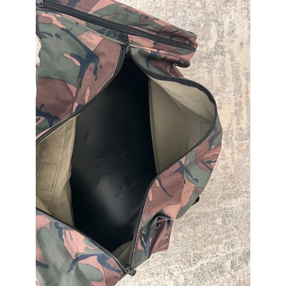 WESTERN PACK Duffle Travel Bag X-LARGE 26x14x13 Camo Hunting Outdoor Gear EUC